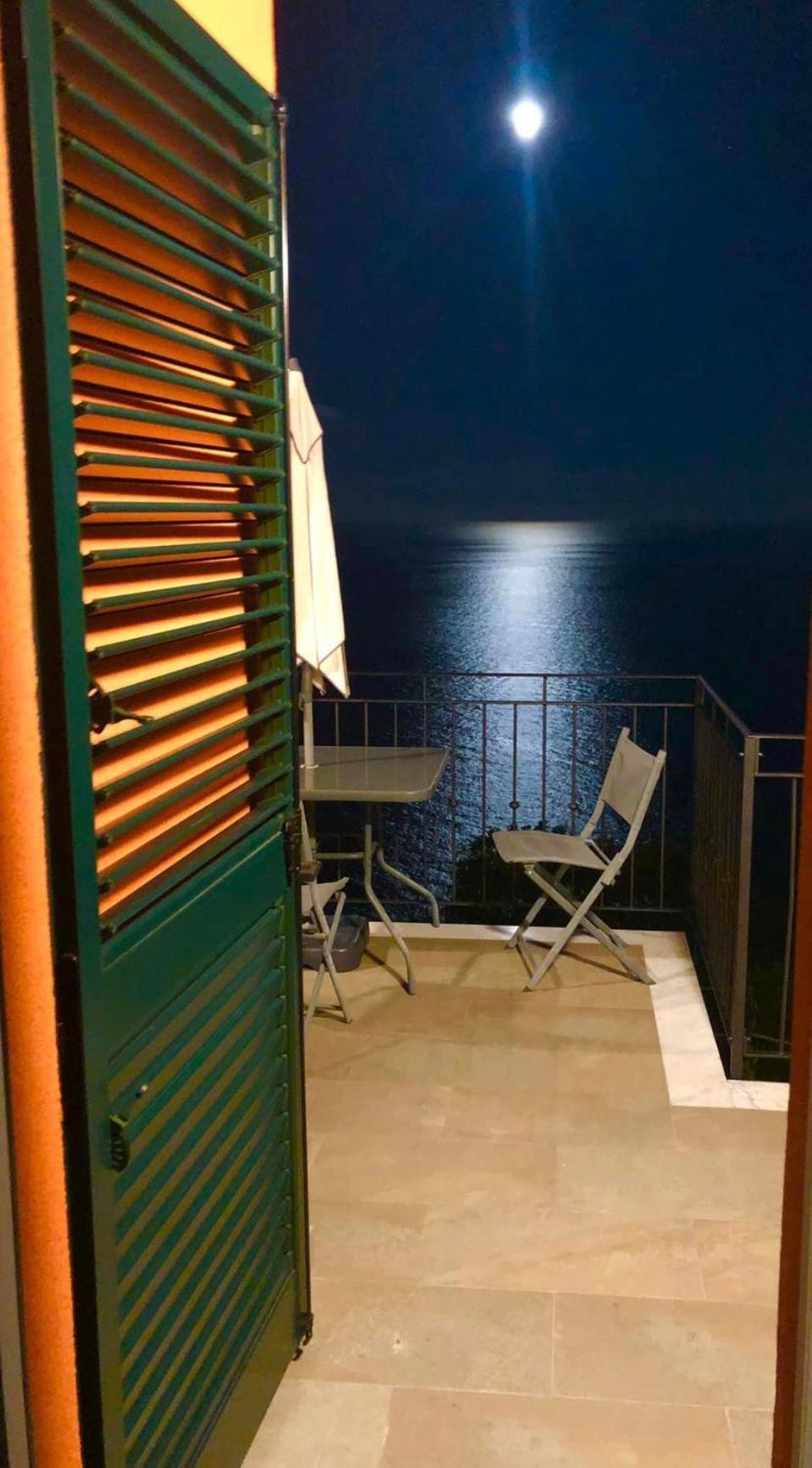 Orangehouse Cinque Terre. Private Parking Villa Riomaggiore Exteriör bild